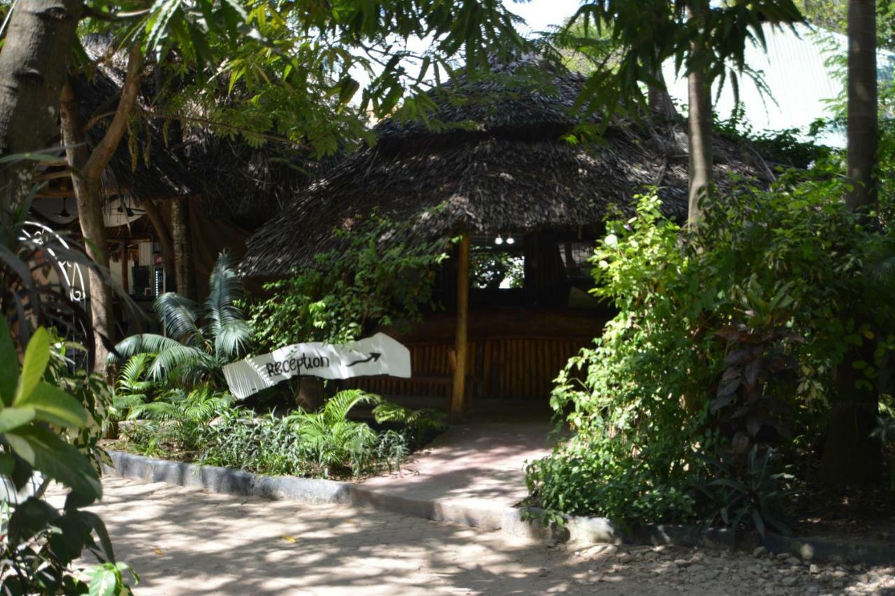Triniti Oysterbay Hotel Dar es Salaam Exterior photo